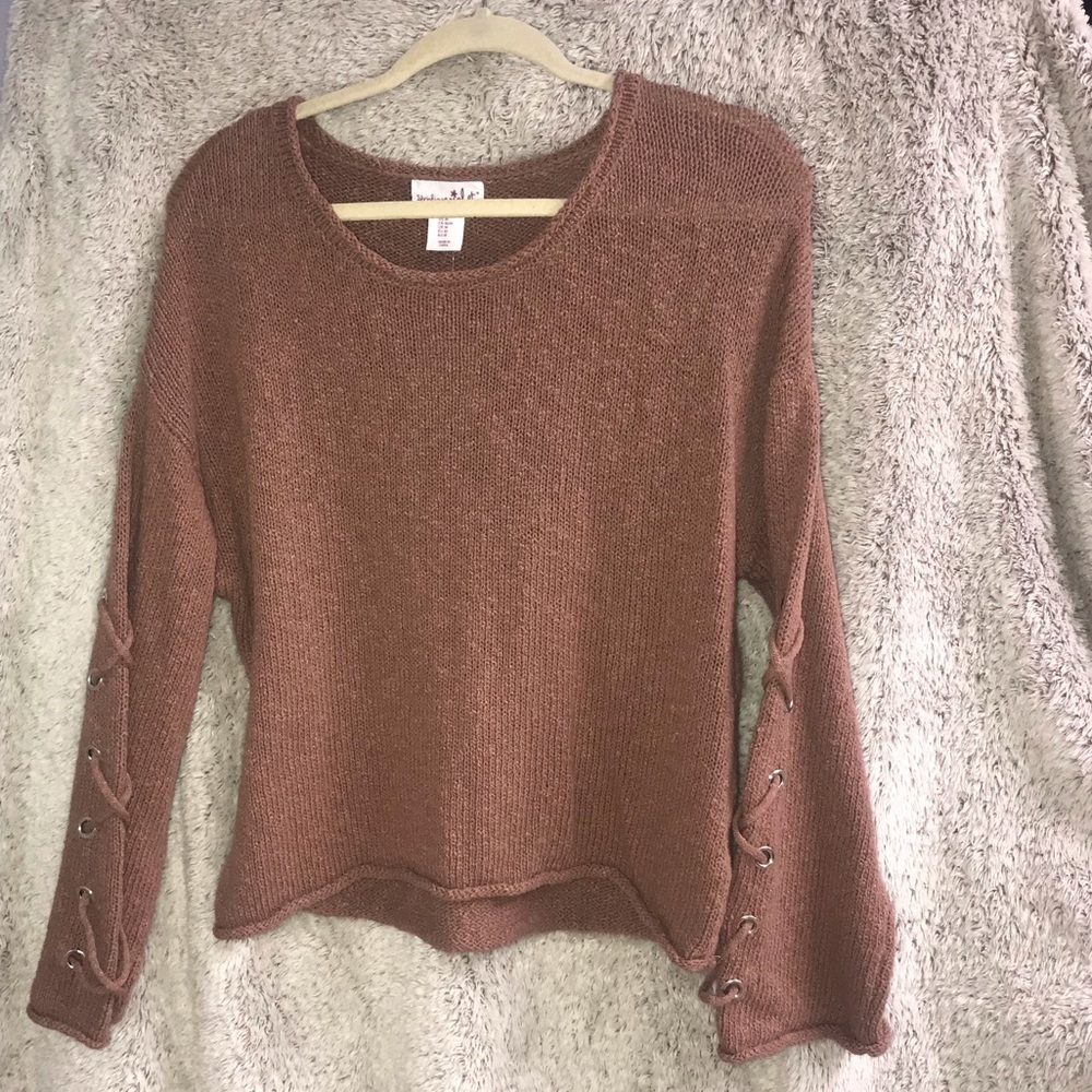 Bell sleeve sweater with detail